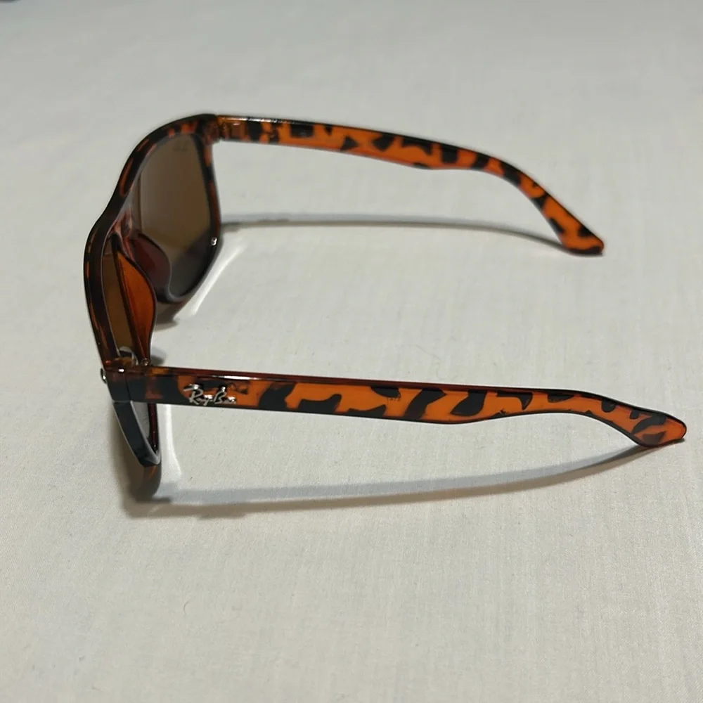 Ray-Ban Wayfarer Sunglasses in a tortoise shell pattern made in Italy - Picture 2 of 6